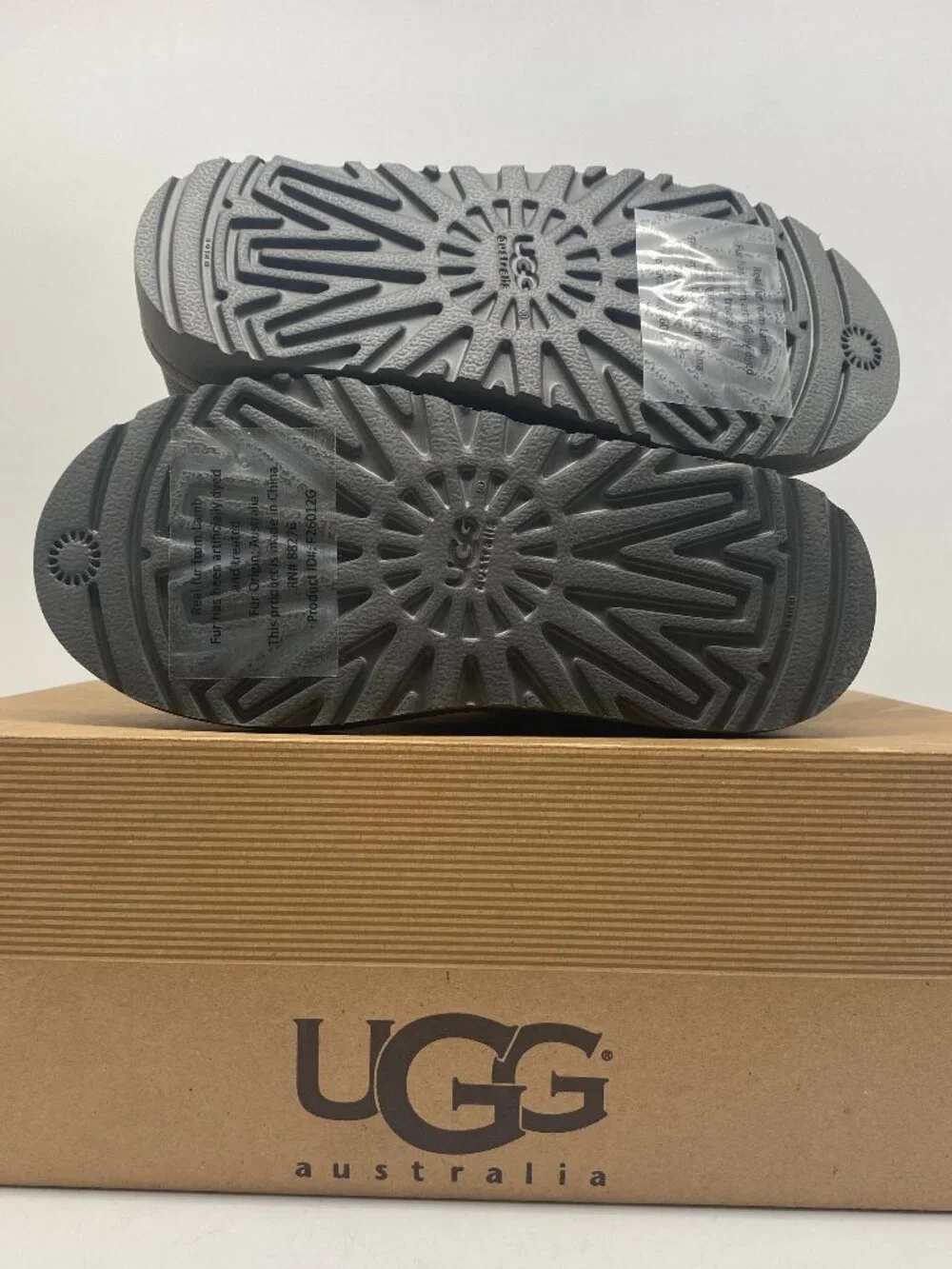 UGG KIDS BAILEY BUTTON GREY US KIDS SIZE 1